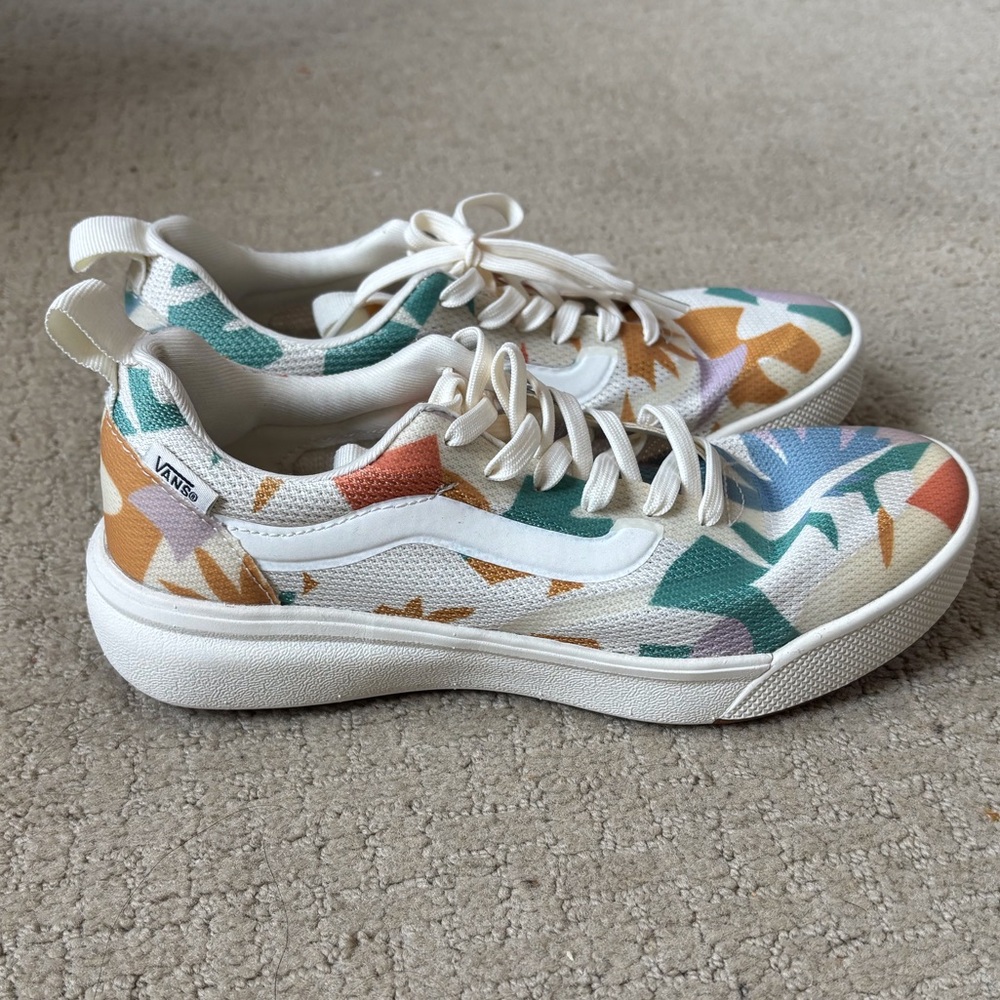 Vans Leila Hurst Multicolor White Sneakers in Women’s Size 7.